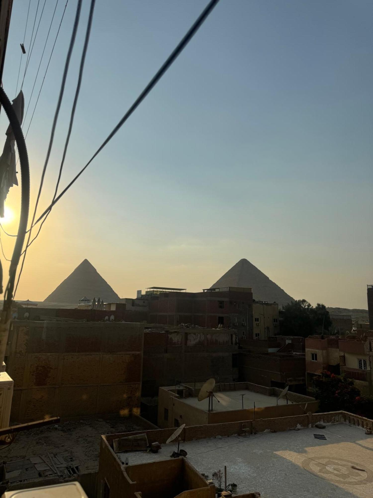 Pyramids And Sphinx Hotel Kafret el-Gabal Exterior foto