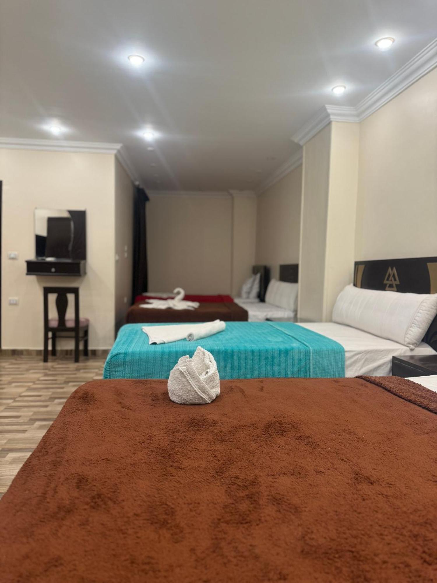Pyramids And Sphinx Hotel Kafret el-Gabal Exterior foto