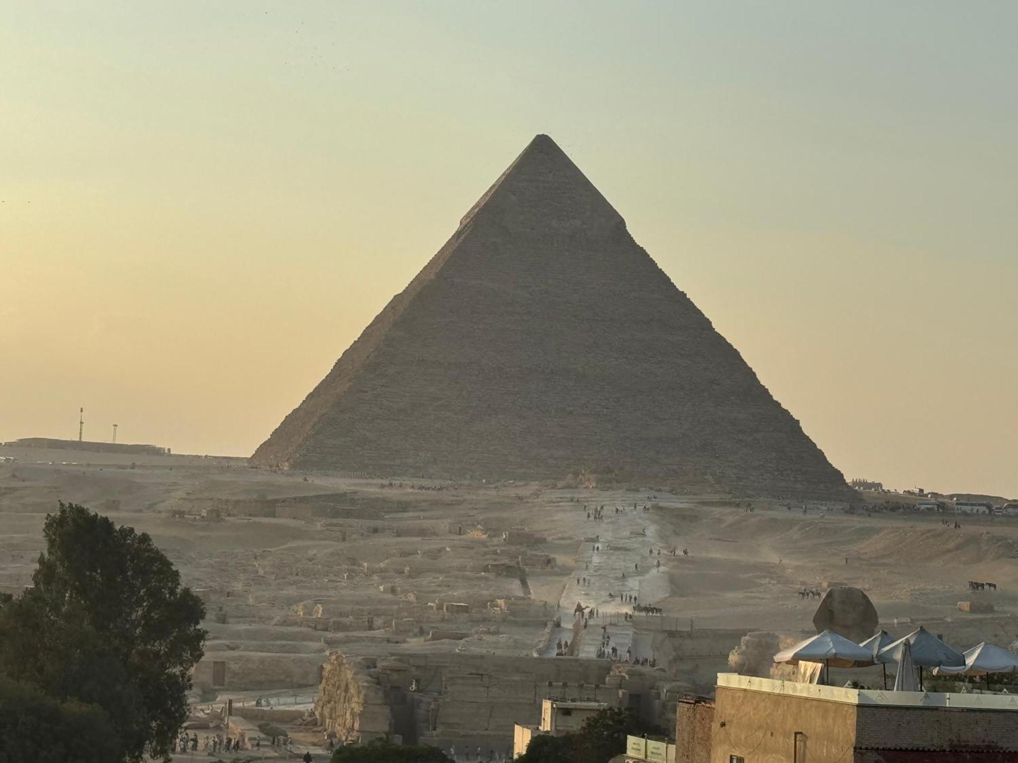 Pyramids And Sphinx Hotel Kafret el-Gabal Exterior foto